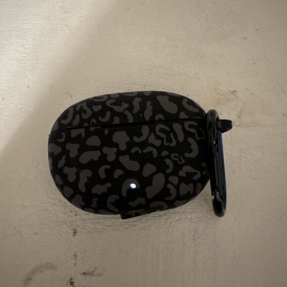 Beats by Dr. Dre Studio Buds - Black With Leopard Silicone Case EUC - Picture 5 of 13